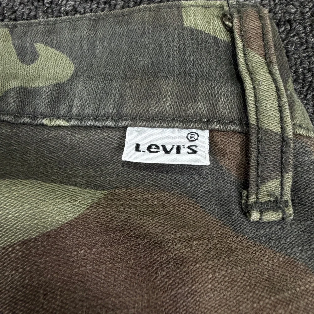 Levi's Cargo Shorts Mens 38 23251-0085 Green Camouflage Cotton EUC